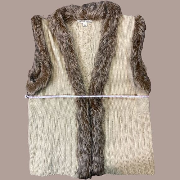 Vintage Faux Fur Lined Vest - Picture 4 of 13